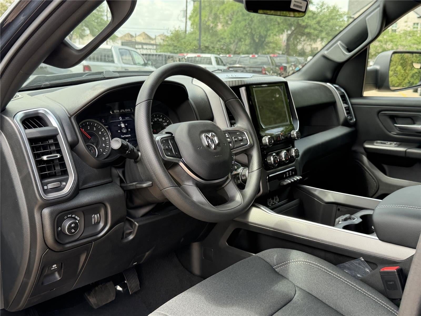 2026 RAM 1500 EXPRESS CREW CAB 4X4 5'7' BOX