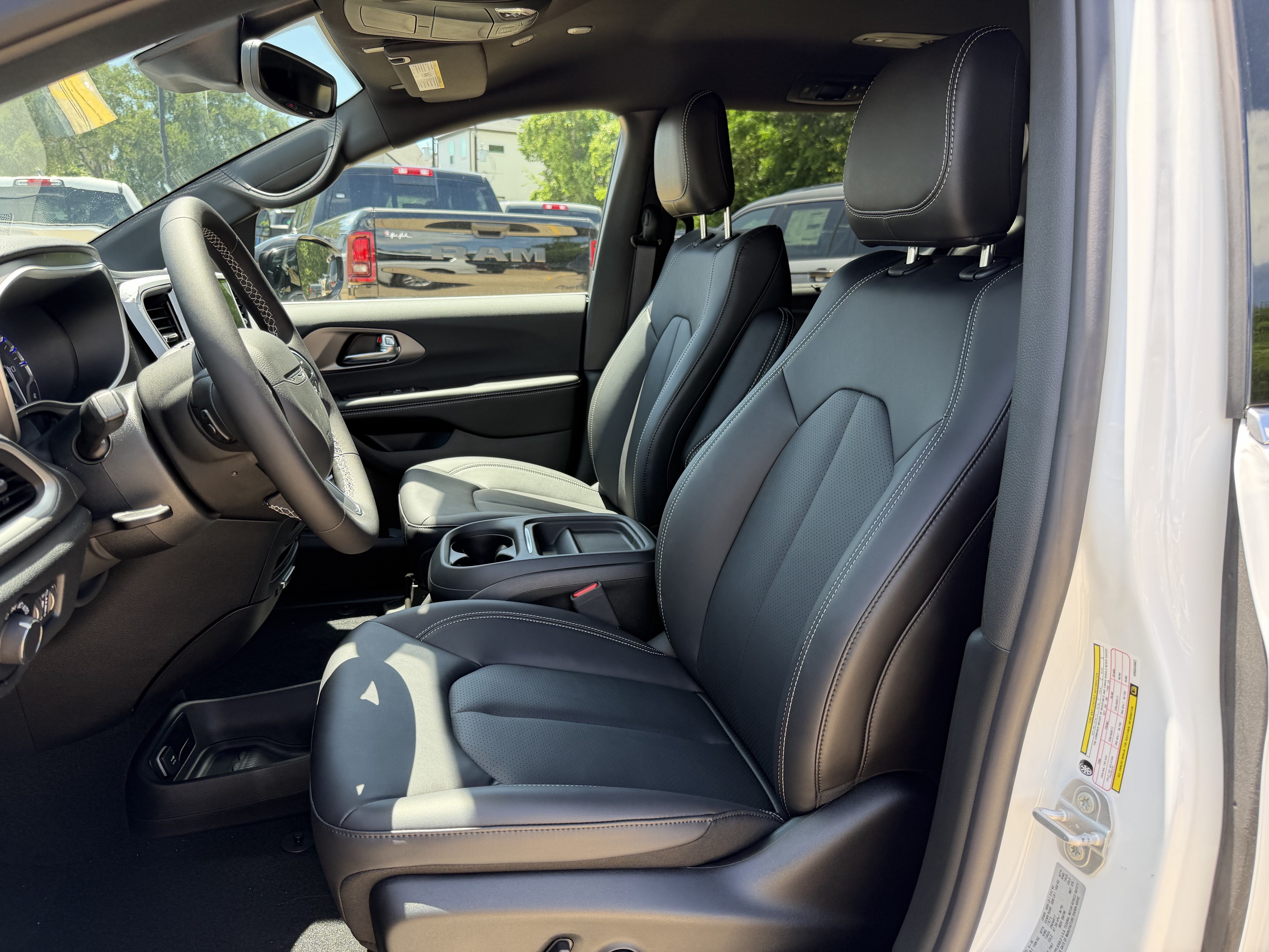 2027 Chrysler Pacifica Select