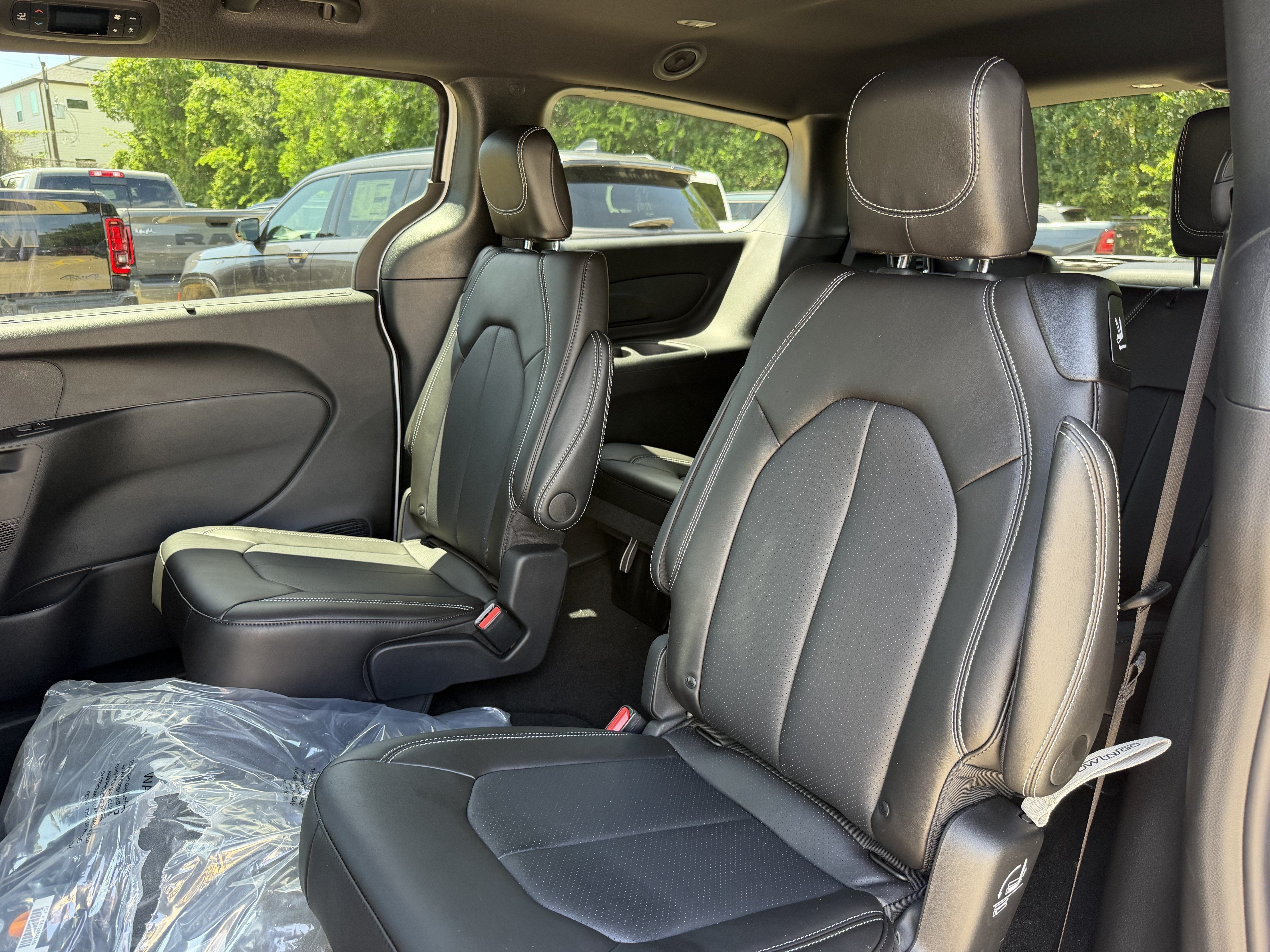 2027 Chrysler Pacifica Select
