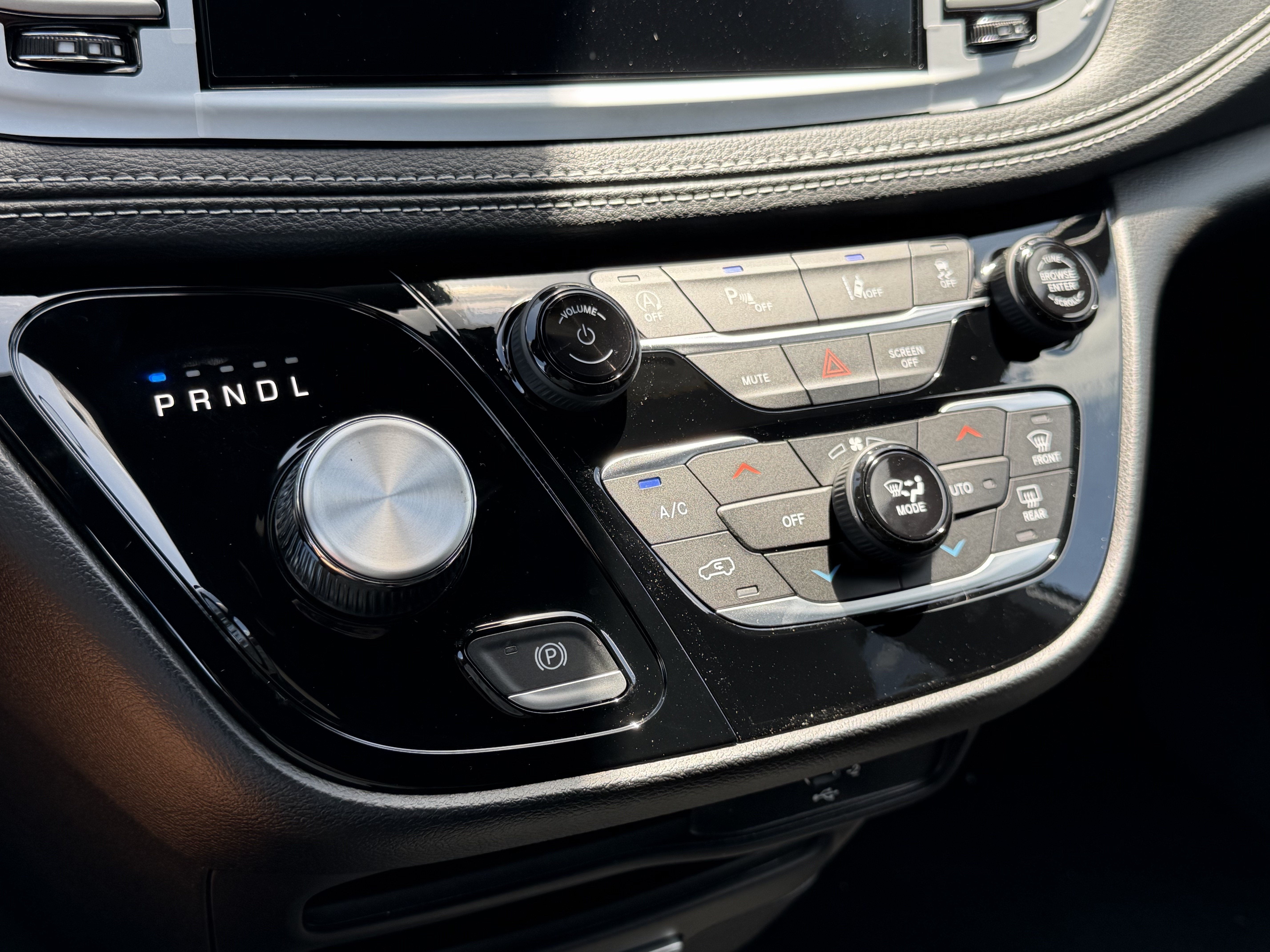 2027 Chrysler Pacifica Select