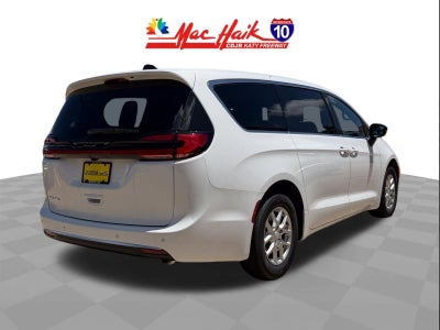 2027 Chrysler Pacifica Select