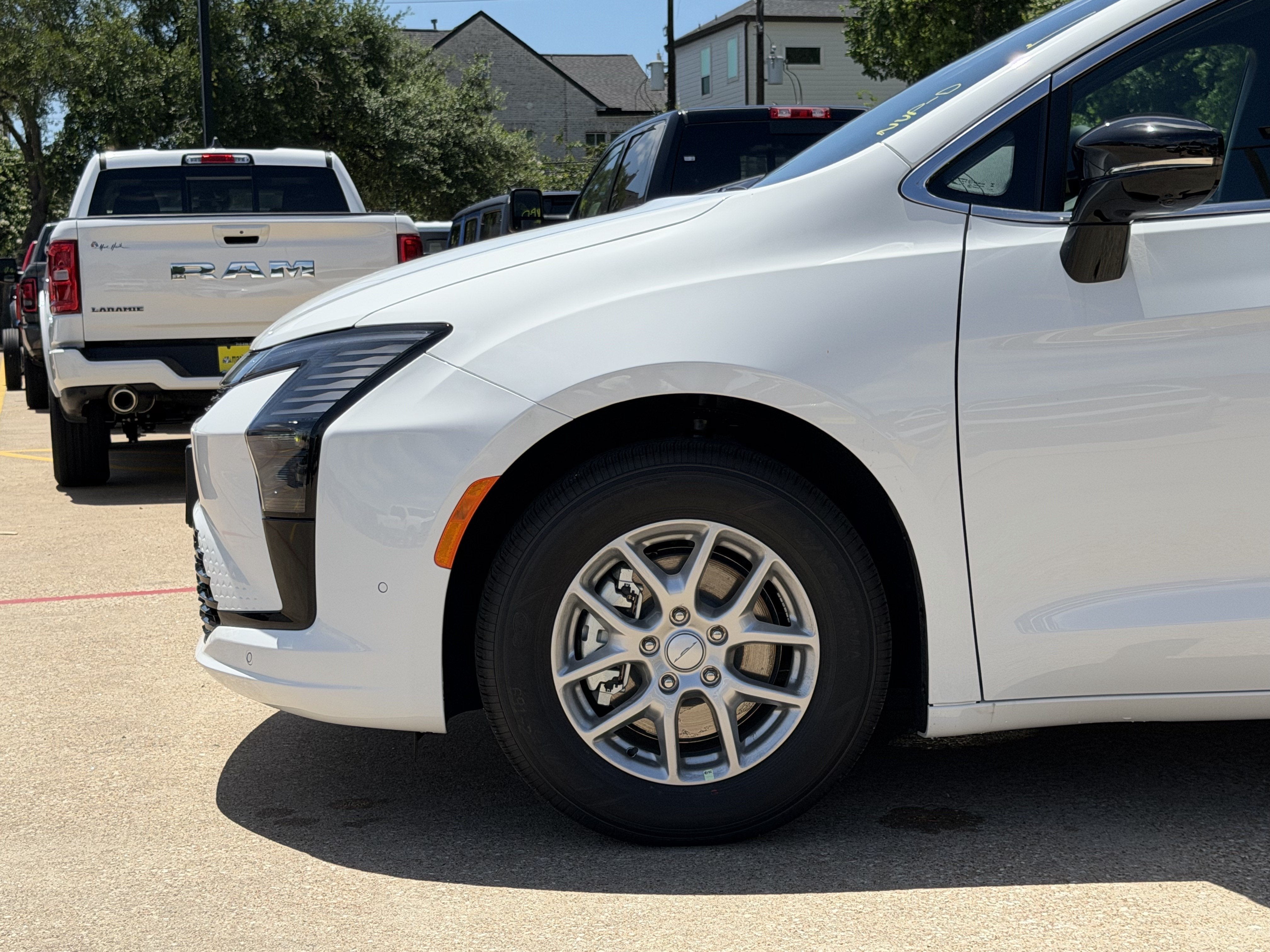 2027 Chrysler Pacifica Select