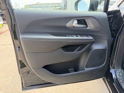 2026 Chrysler Voyager VOYAGER LX