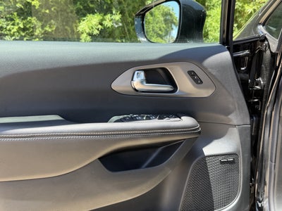 2027 Chrysler Pacifica Limited