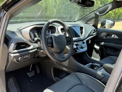 2027 Chrysler Pacifica Limited