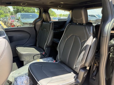 2027 Chrysler Pacifica Limited