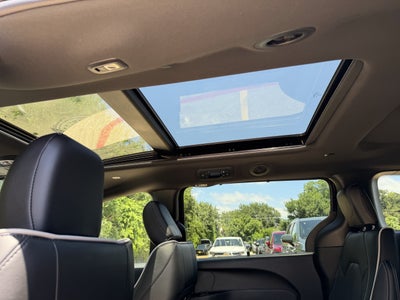 2027 Chrysler Pacifica Limited