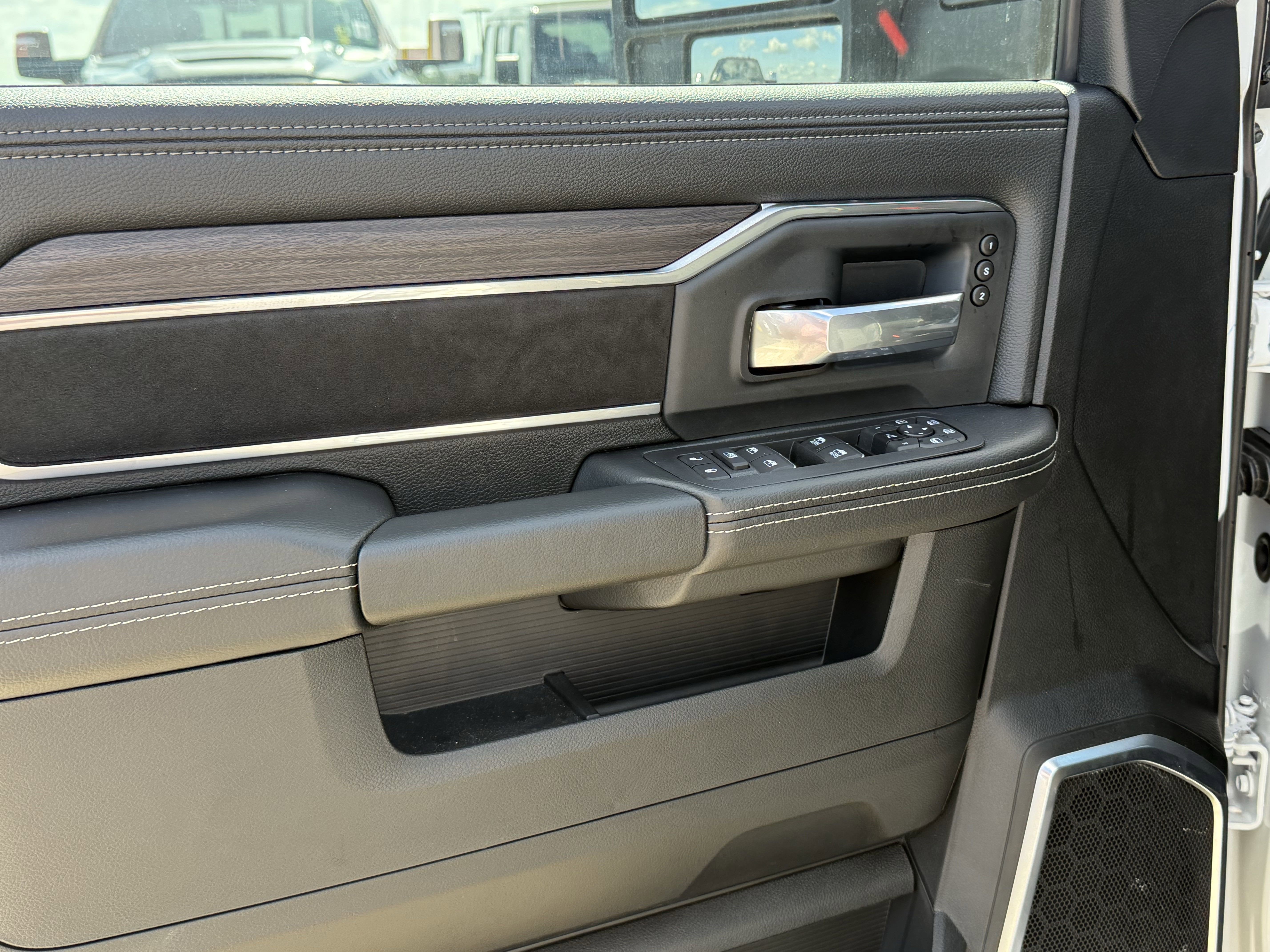 2025 RAM 2500 LARAMIE