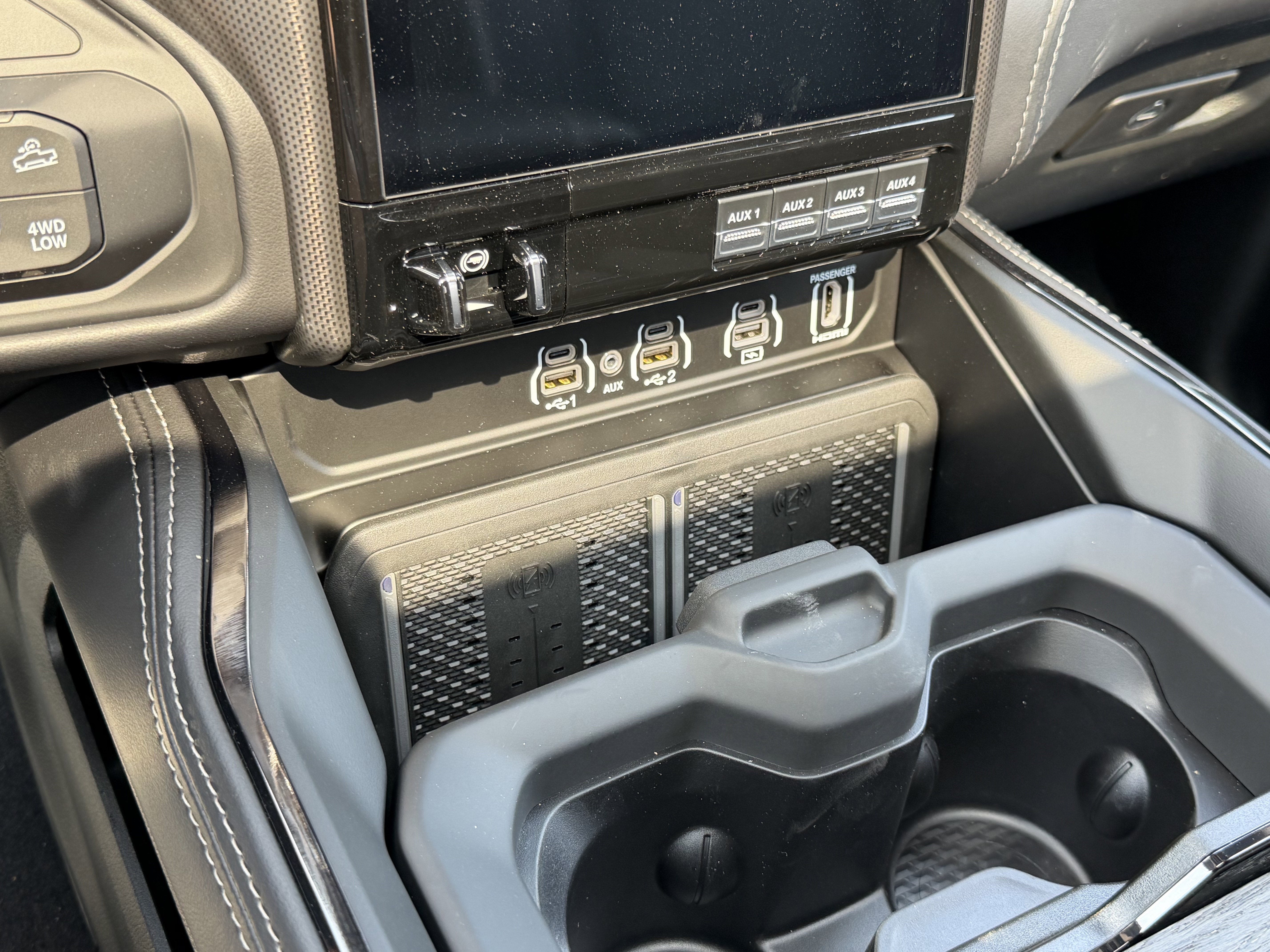2026 RAM 2500 LIMITED MEGA CAB 4X4 6'4' BOX