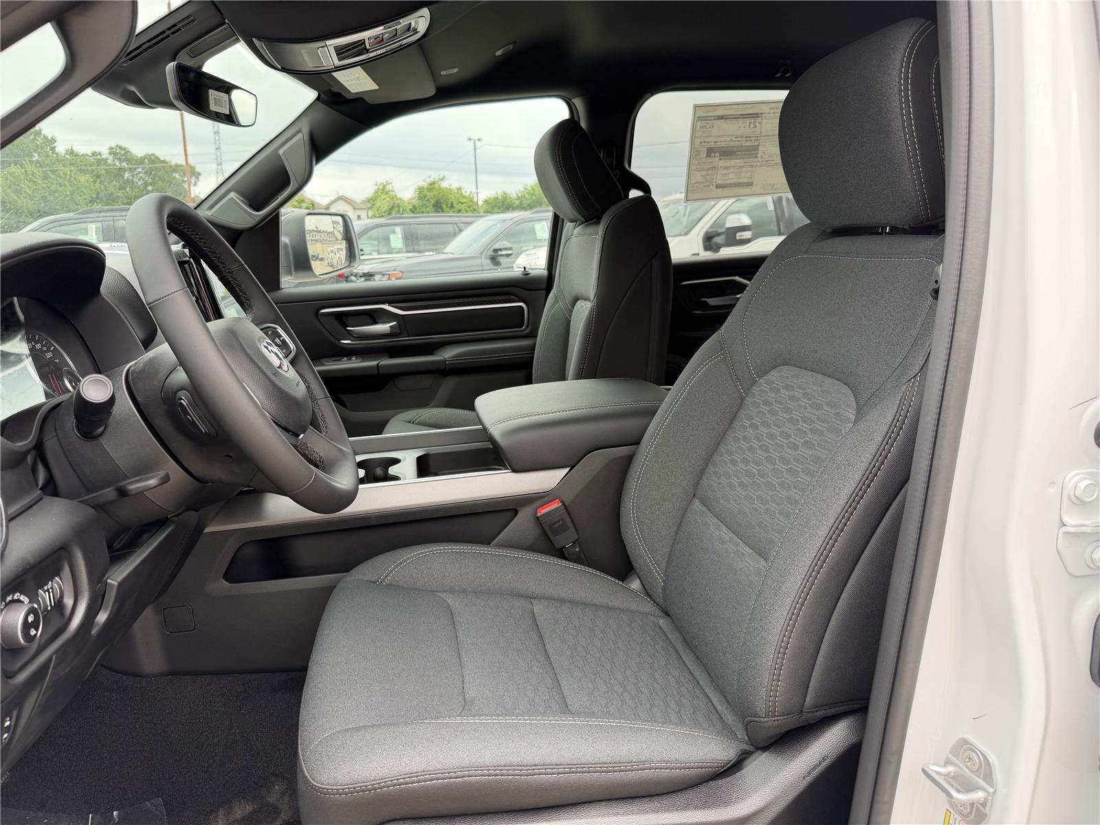 2026 RAM 1500 BIG HORN CREW CAB 4X2 5'7' BOX