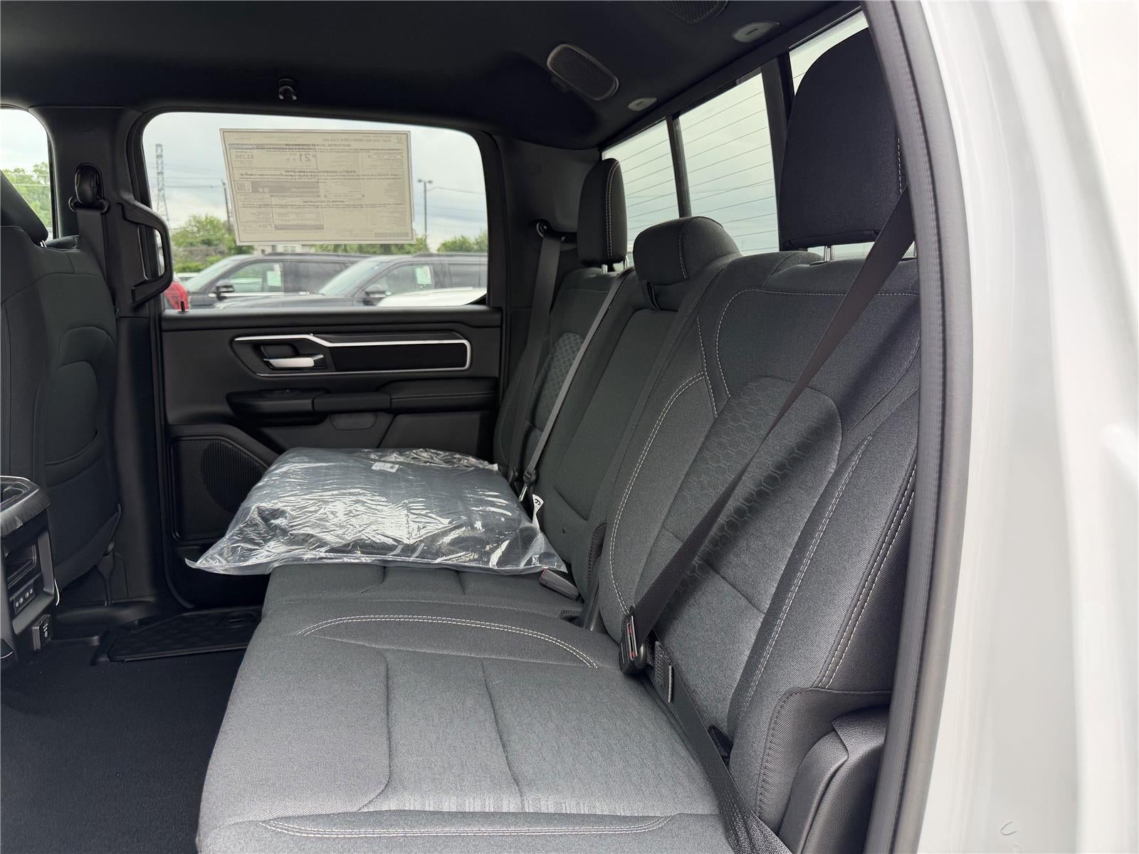 2026 RAM 1500 BIG HORN CREW CAB 4X2 5'7' BOX