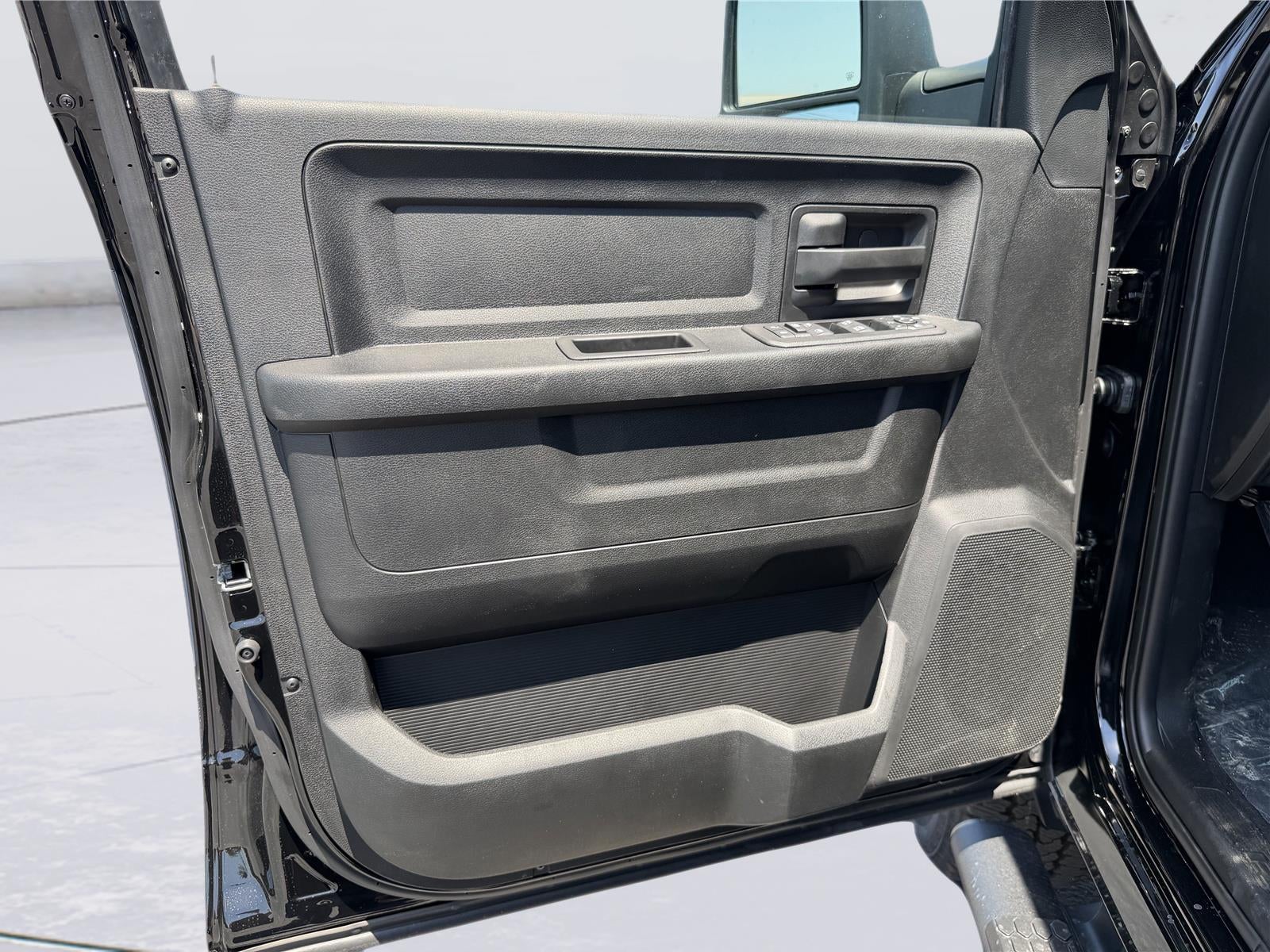 2026 RAM 2500 BLACK EXPRESS CREW CAB 4X4 6'4' BOX