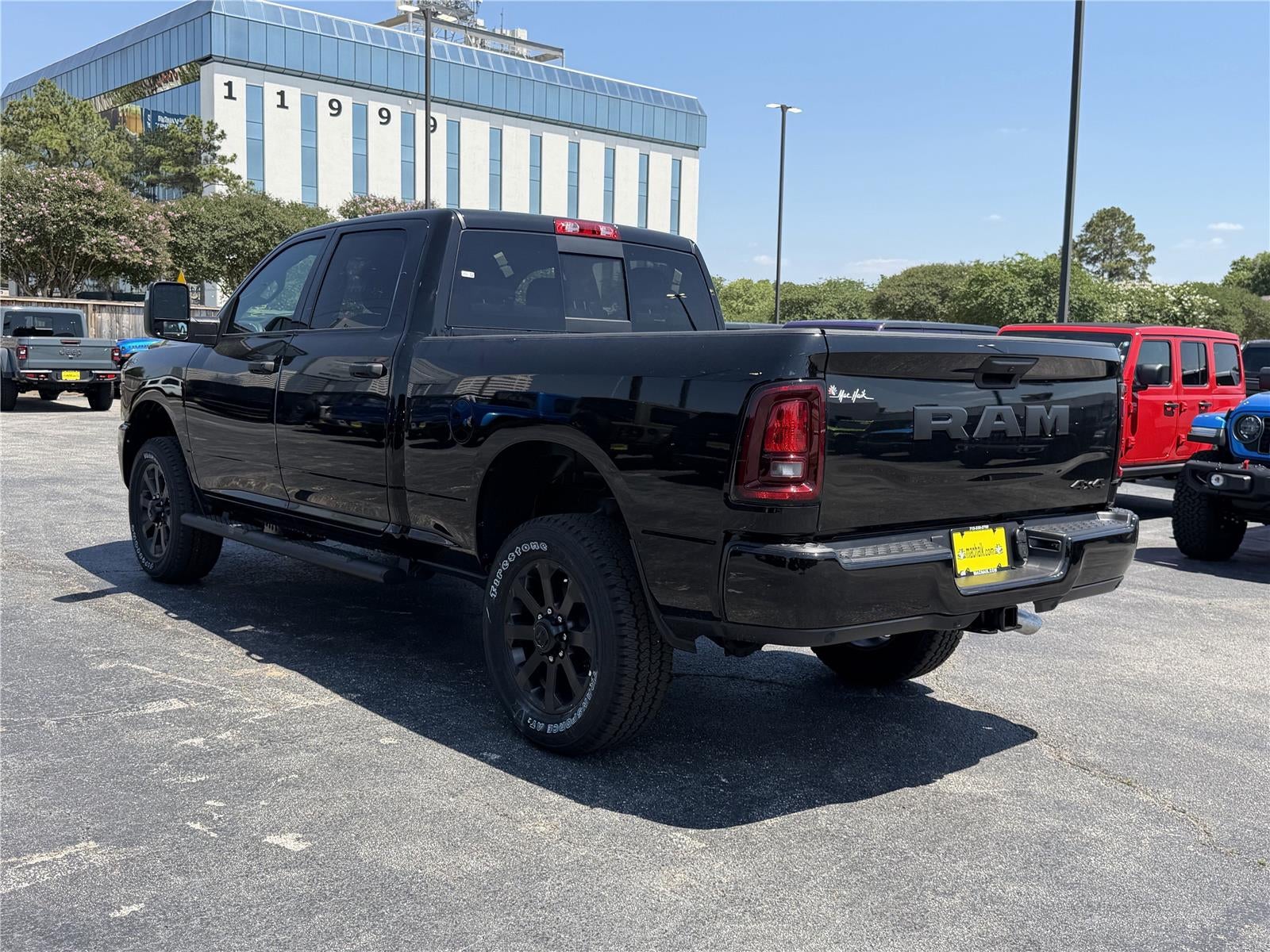 2026 RAM 2500 BLACK EXPRESS CREW CAB 4X4 6'4' BOX