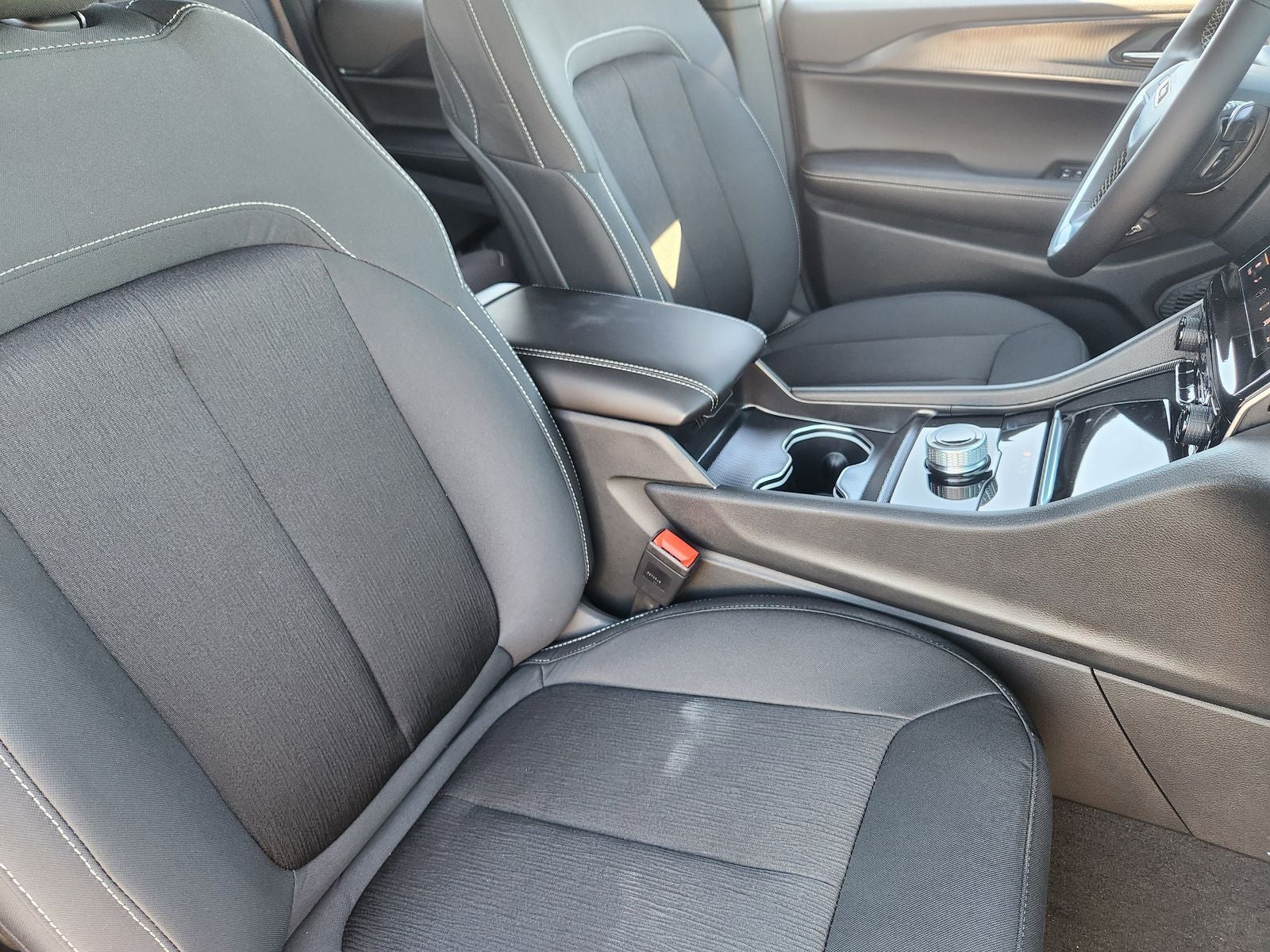 2025 Jeep Grand Cherokee GRAND CHEROKEE LAREDO X 4X2