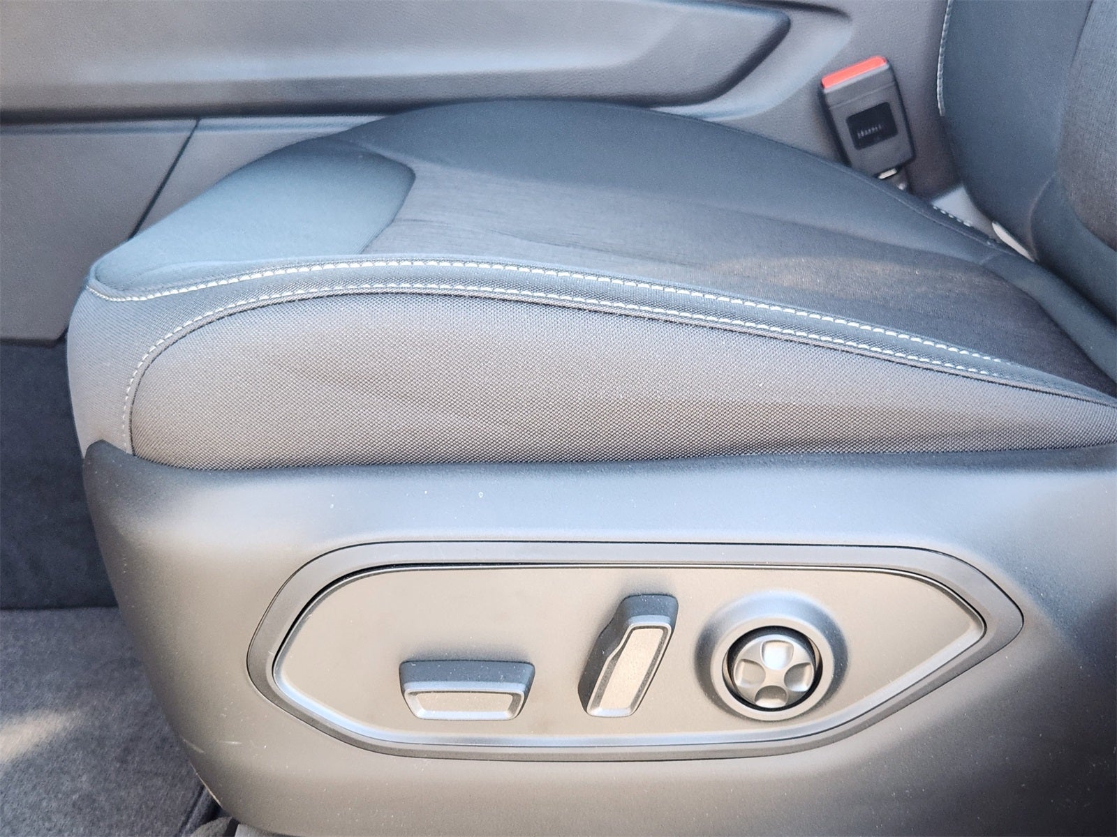 2025 Jeep Grand Cherokee GRAND CHEROKEE LAREDO X 4X2