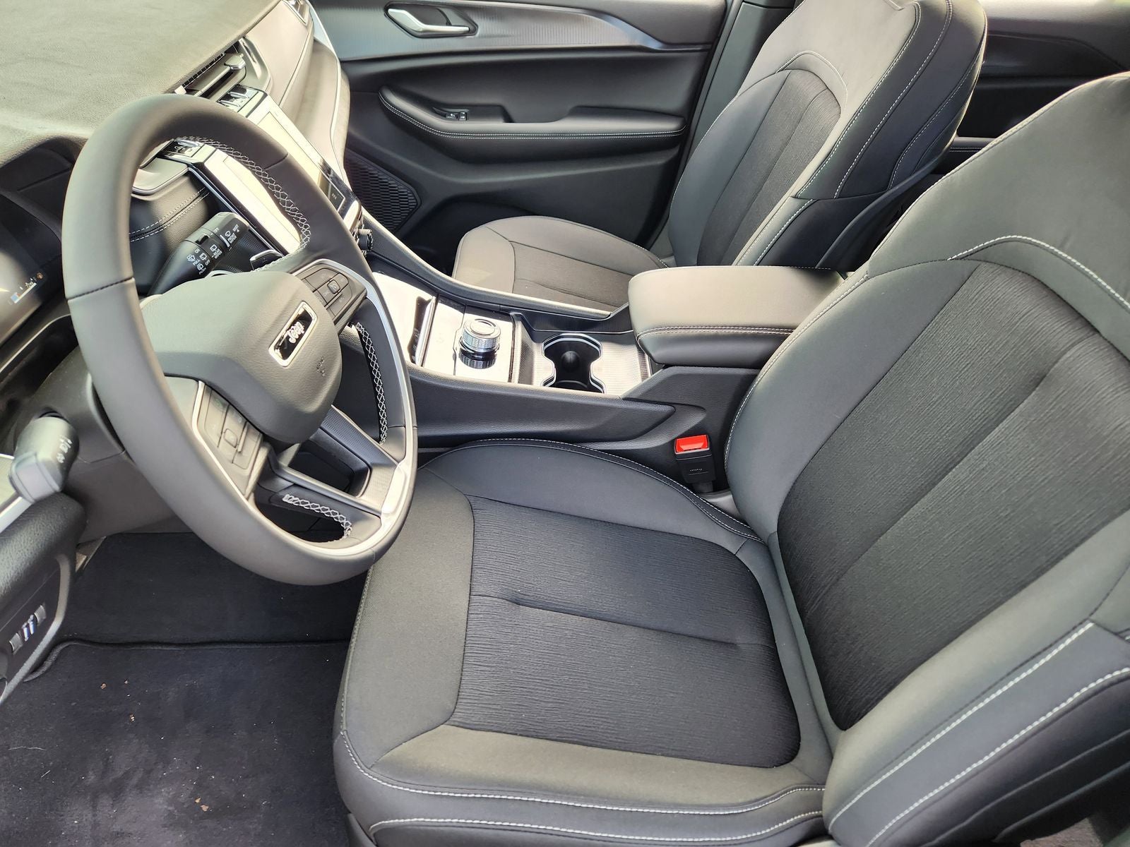 2025 Jeep Grand Cherokee GRAND CHEROKEE LAREDO X 4X2