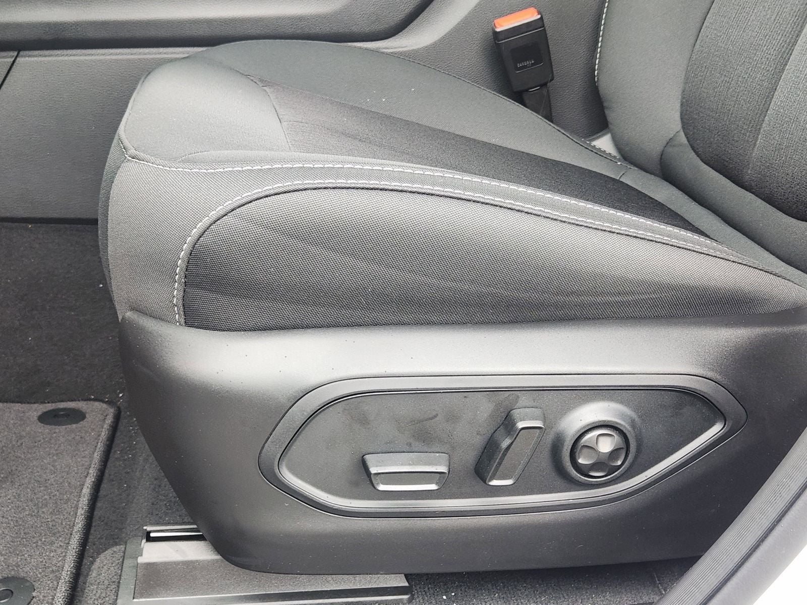 2026 Jeep Grand Cherokee GRAND CHEROKEE LAREDO X 4X2