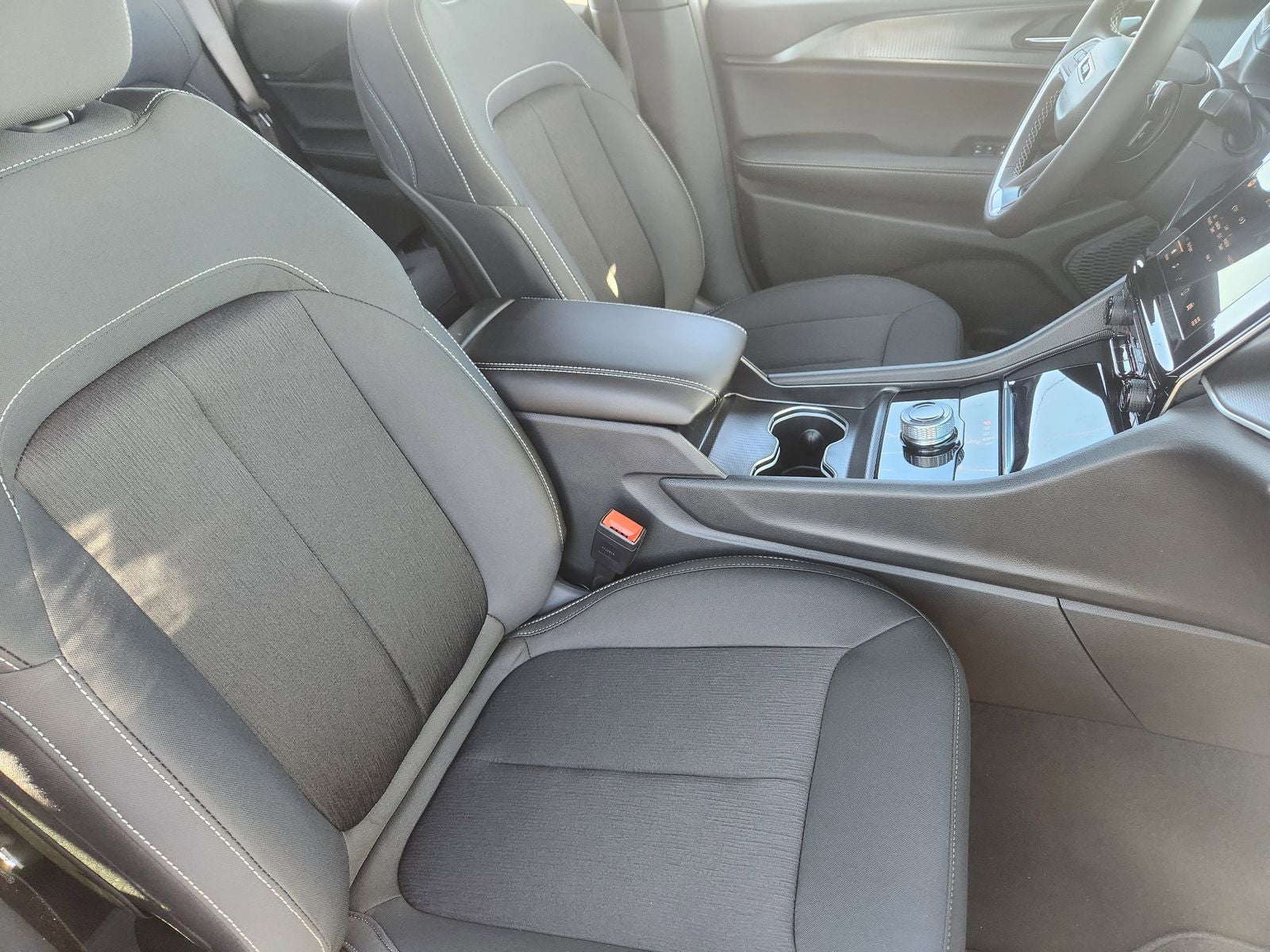 2025 Jeep Grand Cherokee GRAND CHEROKEE LAREDO X 4X2