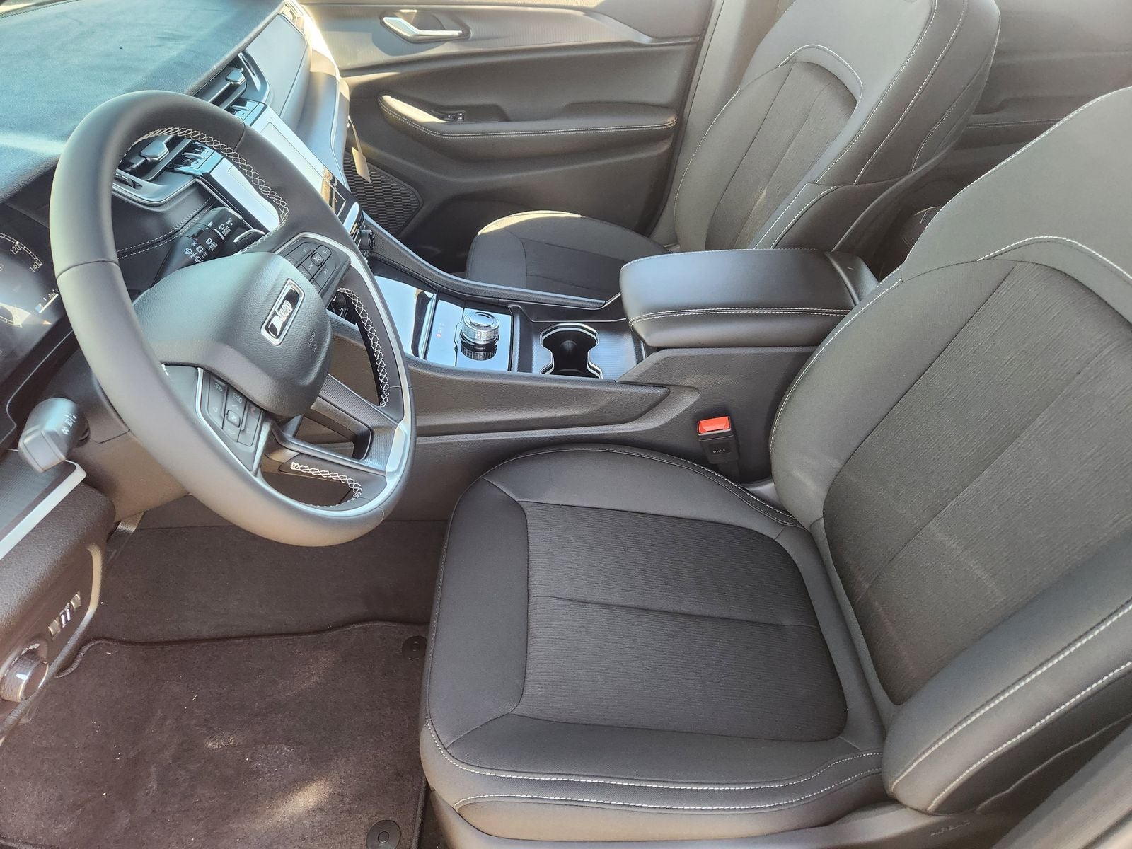 2025 Jeep Grand Cherokee GRAND CHEROKEE LAREDO X 4X2