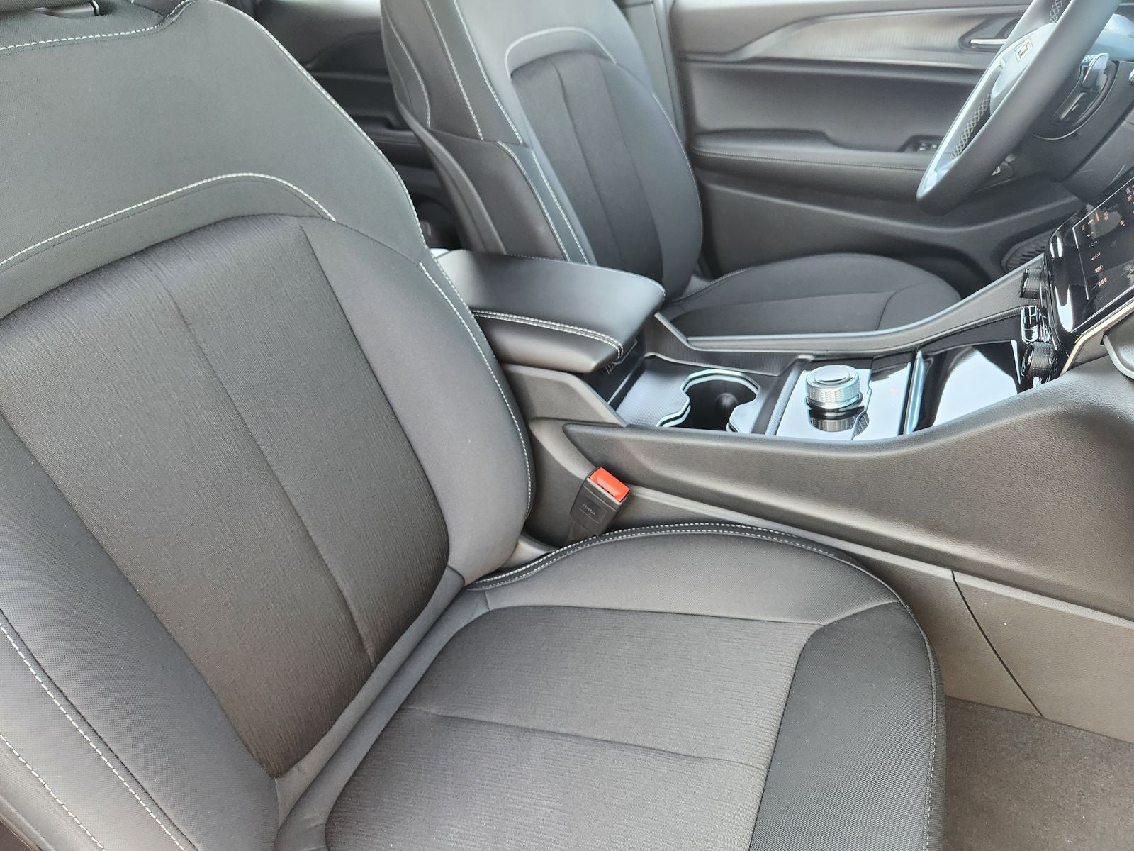 2025 Jeep Grand Cherokee GRAND CHEROKEE LAREDO X 4X2