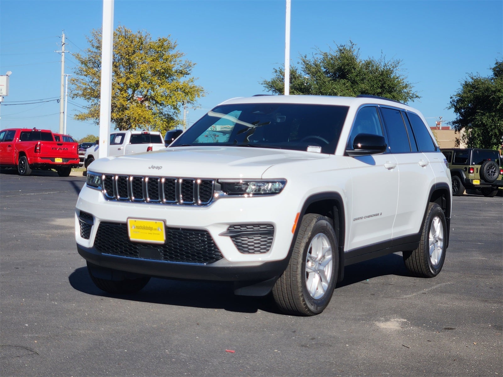 2025 Jeep Grand Cherokee GRAND CHEROKEE LAREDO X 4X4