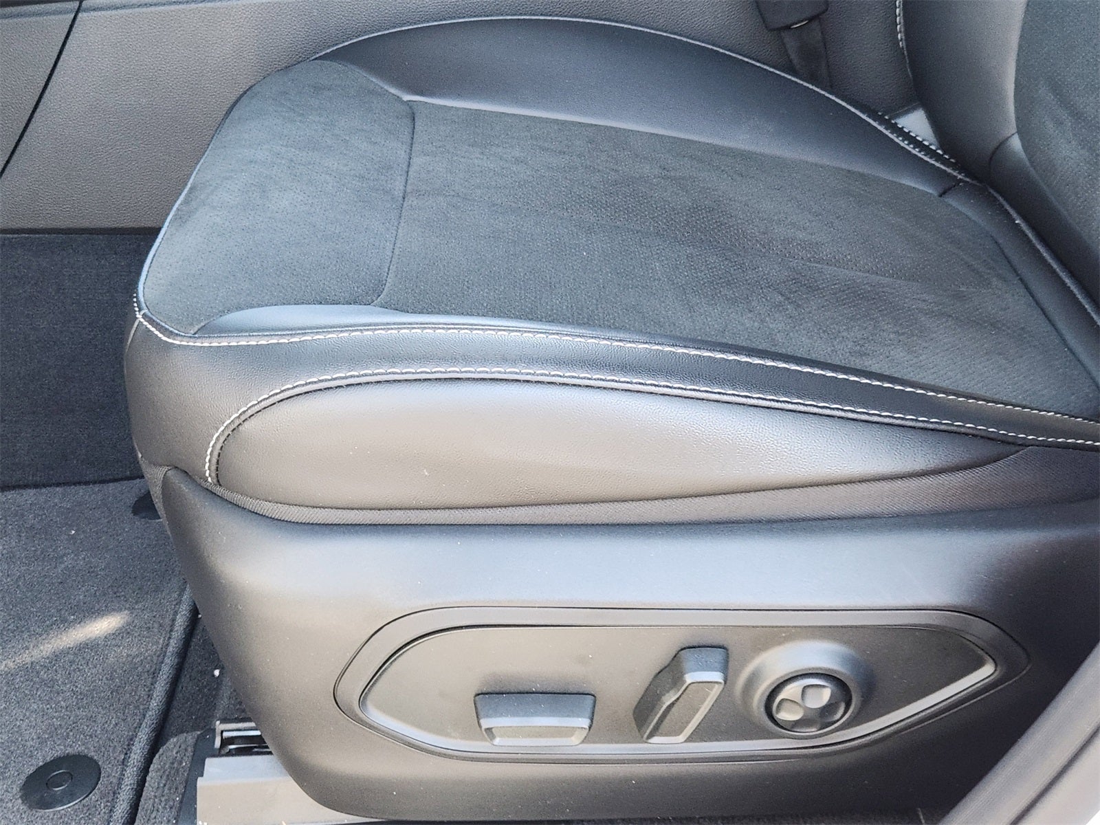 2026 Jeep Grand Cherokee GRAND CHEROKEE ALTITUDE 4X4