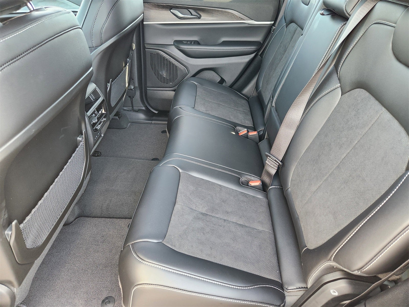 2026 Jeep Grand Cherokee GRAND CHEROKEE ALTITUDE 4X4