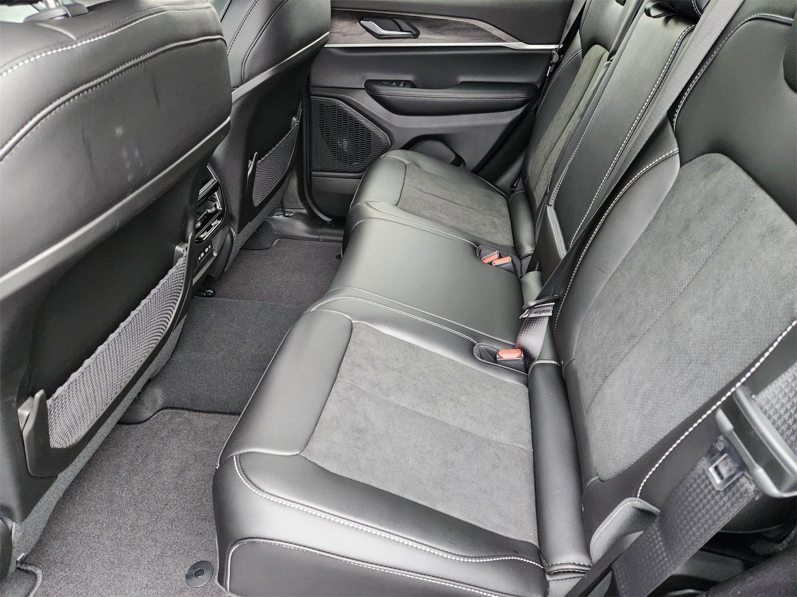 2026 Jeep Grand Cherokee GRAND CHEROKEE ALTITUDE 4X4