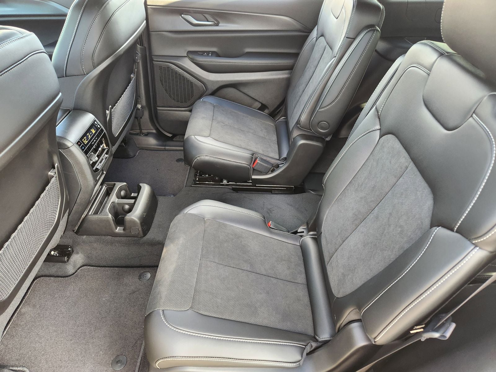 2025 Jeep Grand Cherokee GRAND CHEROKEE L ALTITUDE 4X2