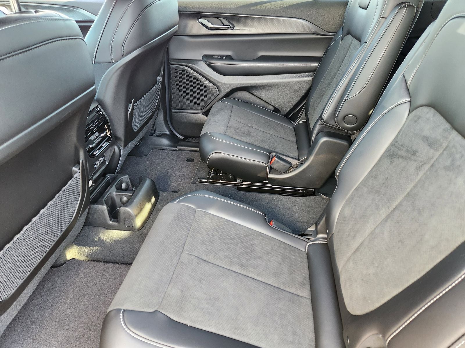 2025 Jeep Grand Cherokee GRAND CHEROKEE L ALTITUDE 4X2