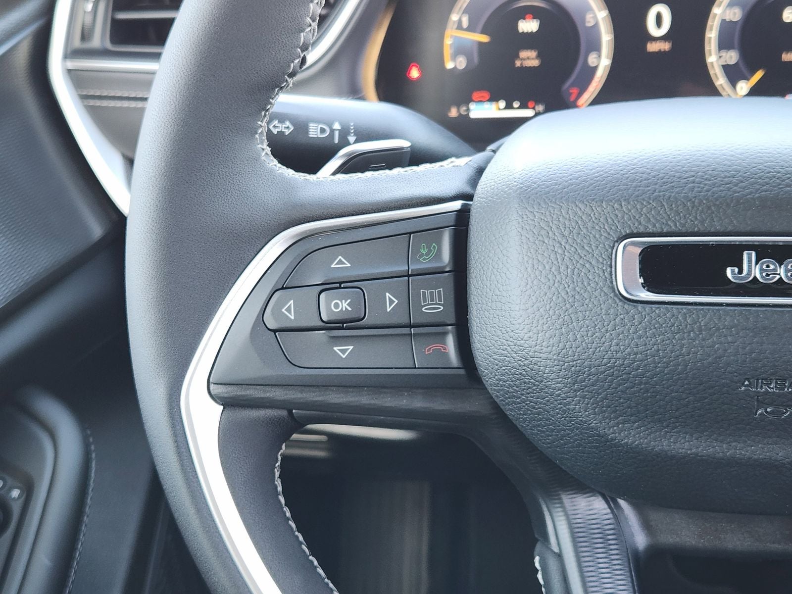 2025 Jeep Grand Cherokee GRAND CHEROKEE L ALTITUDE 4X2