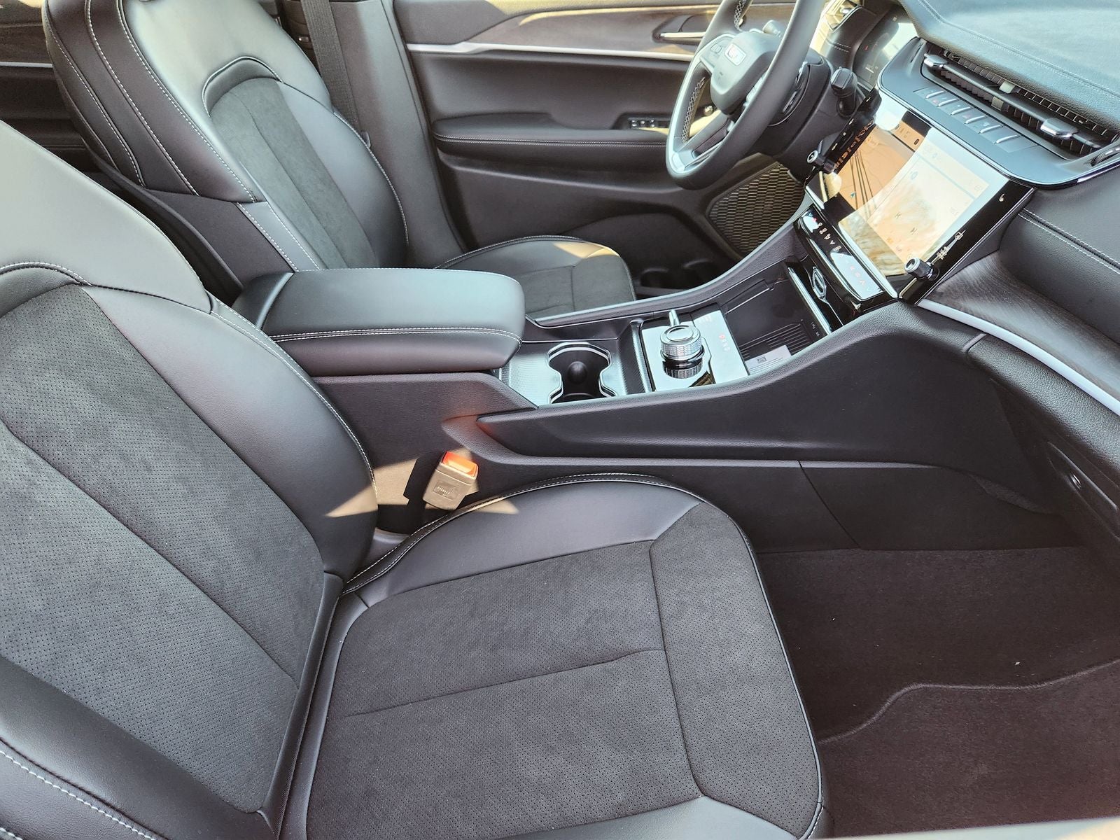 2026 Jeep Grand Cherokee GRAND CHEROKEE L LAREDO ALTITUDE 4X4