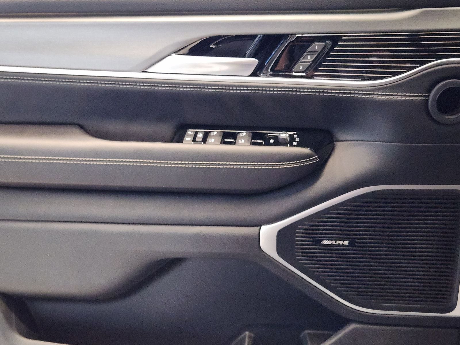 2025 Jeep Wagoneer WAGONEER L CARBIDE 4X4