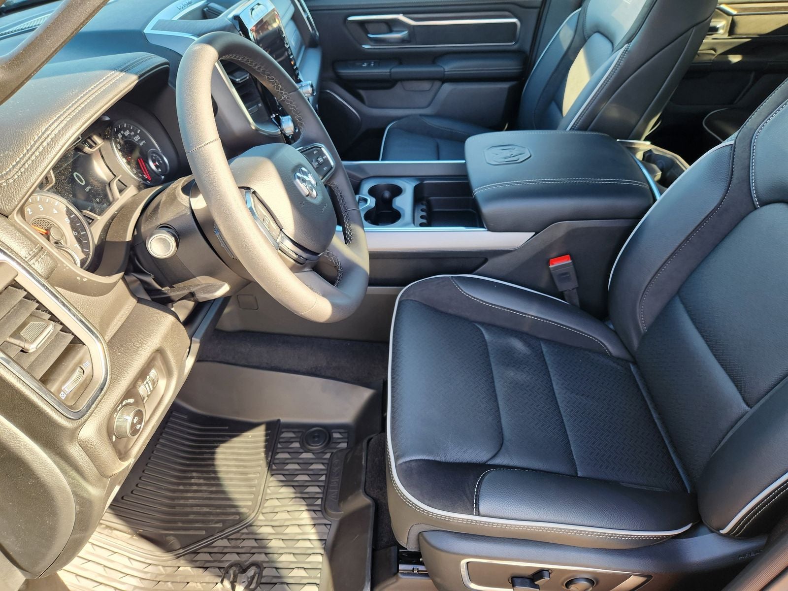 2026 RAM Ram 1500 RAM 1500 LARAMIE CREW CAB 4X2 5'7' BOX