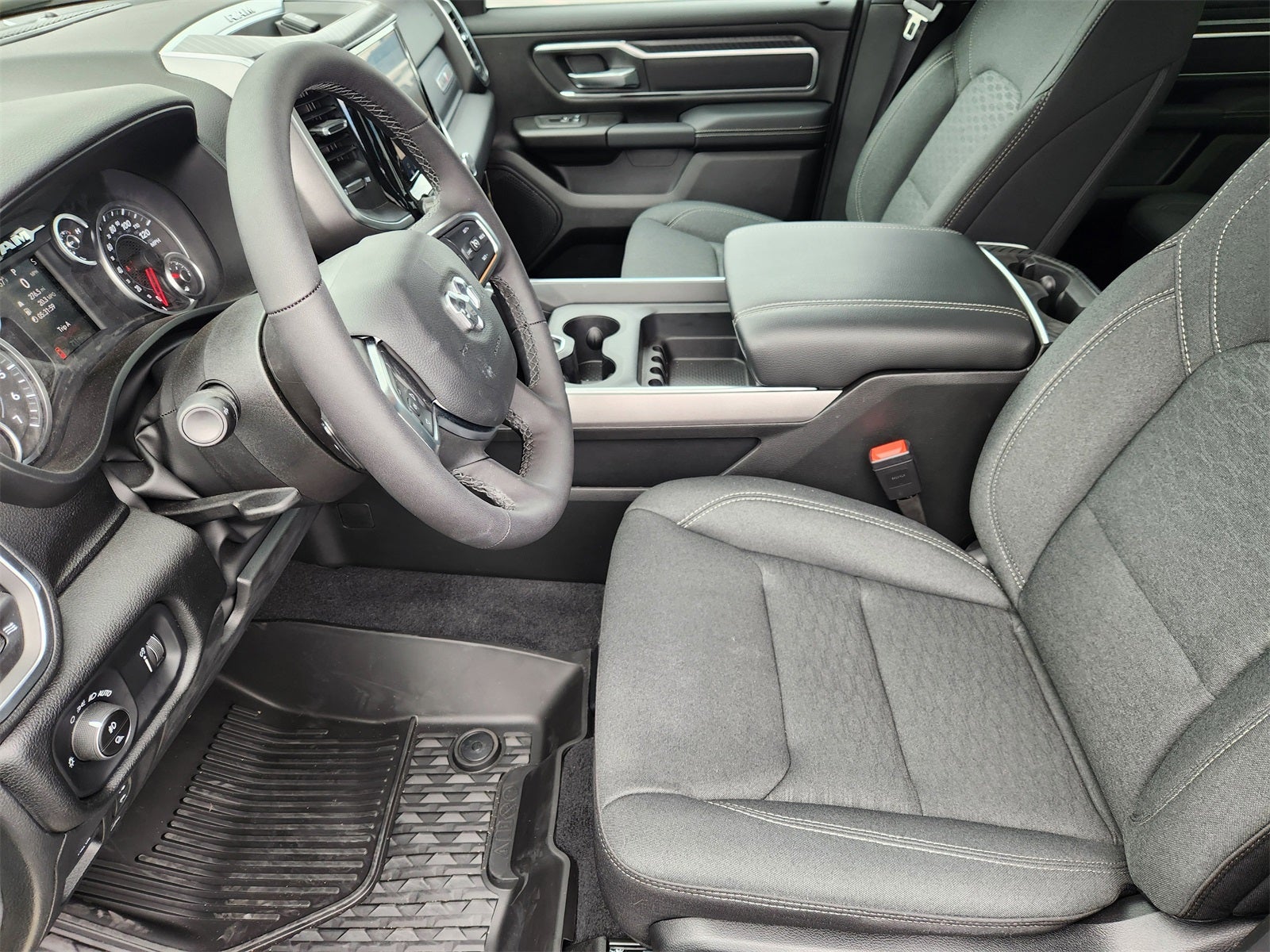 2025 RAM Ram 1500 RAM 1500 LONE STAR CREW CAB 4X2 5'7' BOX