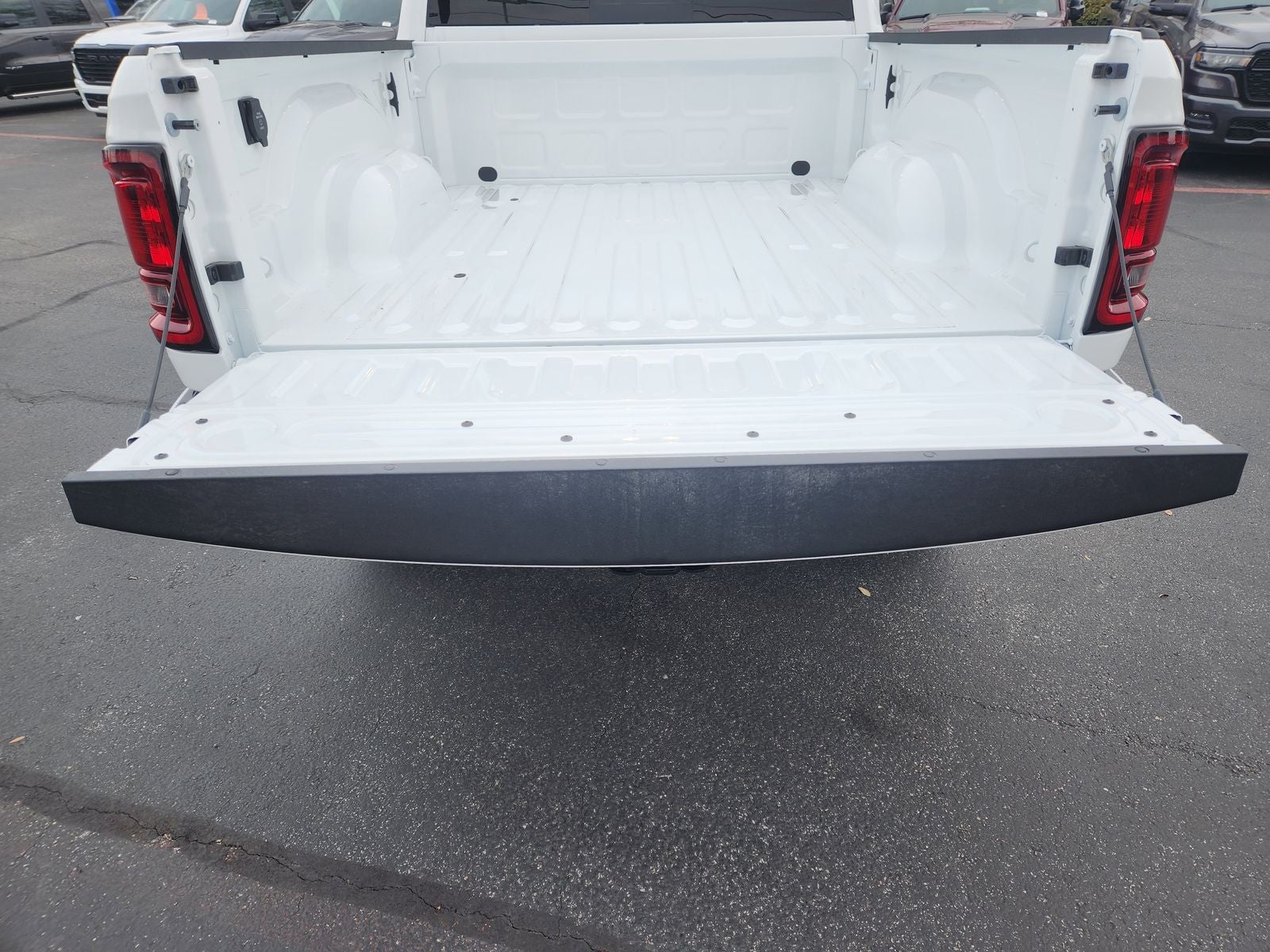 2026 RAM Ram 2500 RAM 2500 BLACK EXPRESS CREW CAB 4X4 6'4' BOX