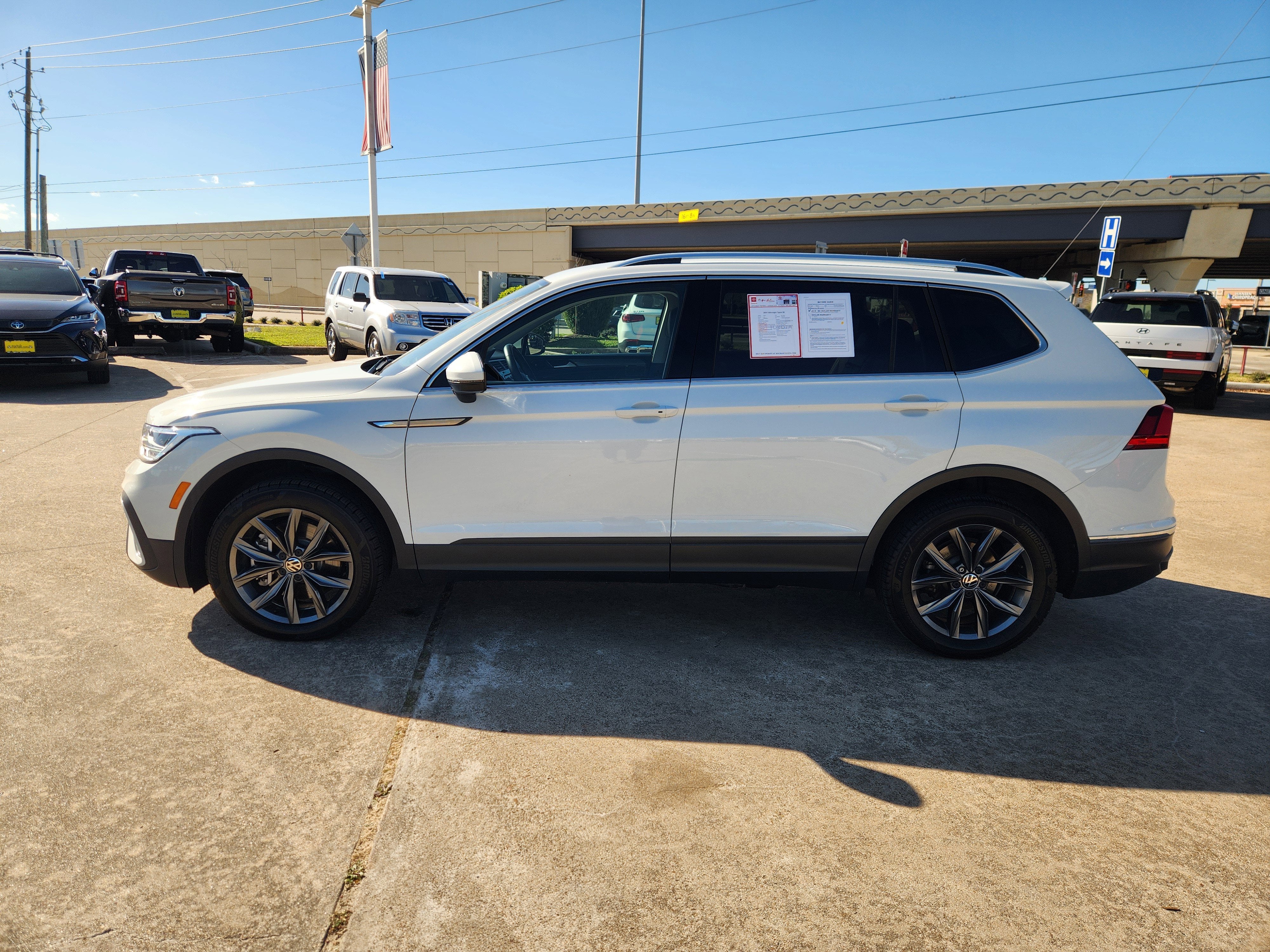 2024 Volkswagen Tiguan 2.0T SE