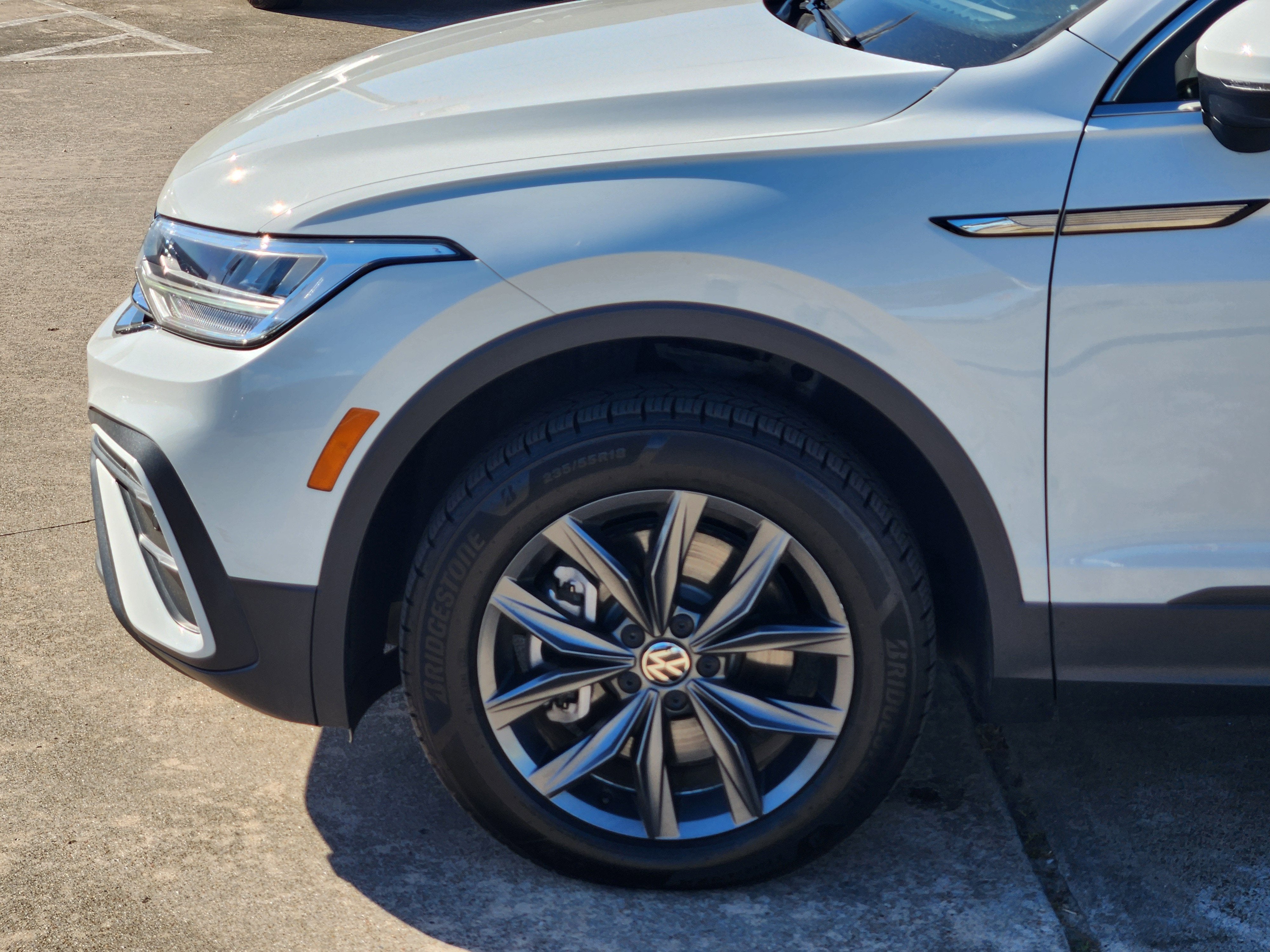 2024 Volkswagen Tiguan 2.0T SE