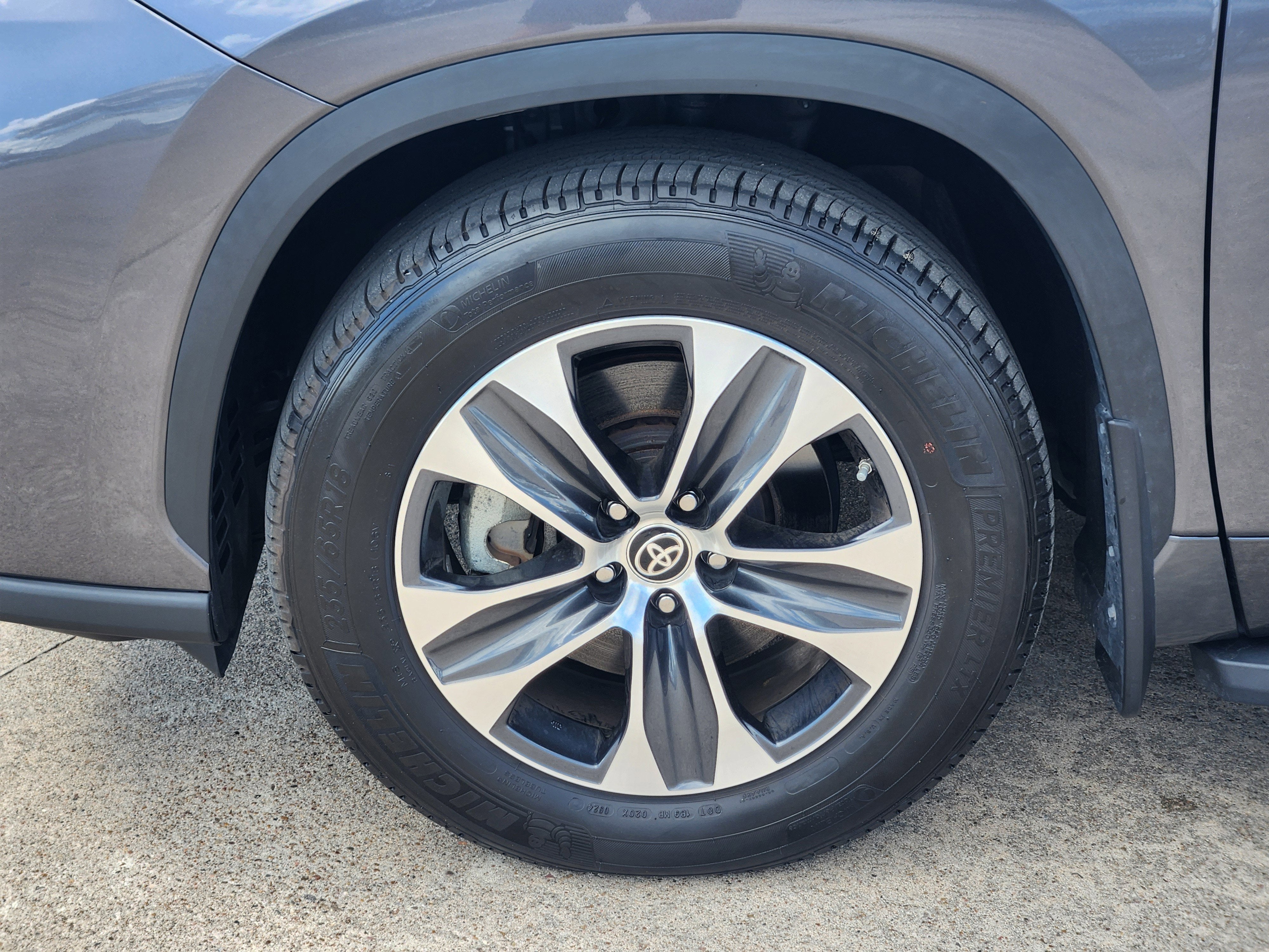 2024 Toyota Highlander LE