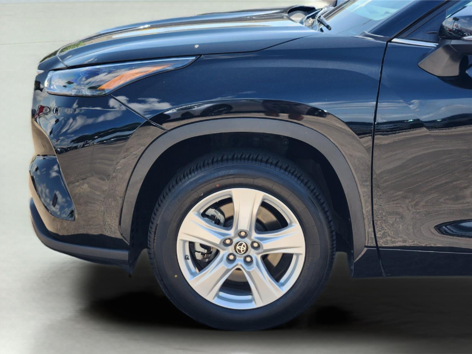 2025 Toyota Highlander LE