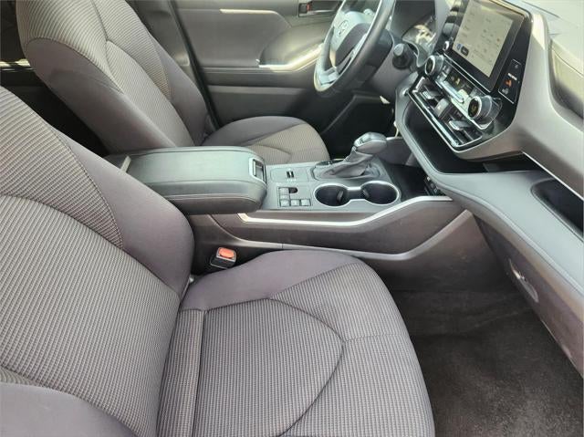 2025 Toyota Highlander LE