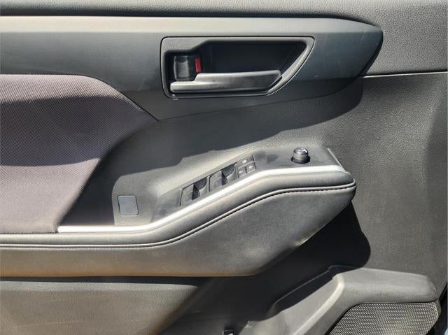 2025 Toyota Highlander LE