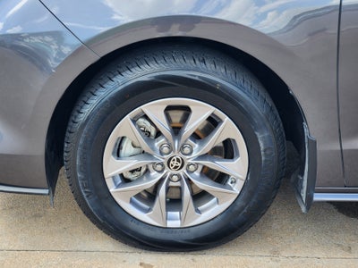 2025 Toyota Sienna LE 8 Passenger