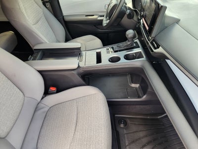 2025 Toyota Sienna LE 8 Passenger