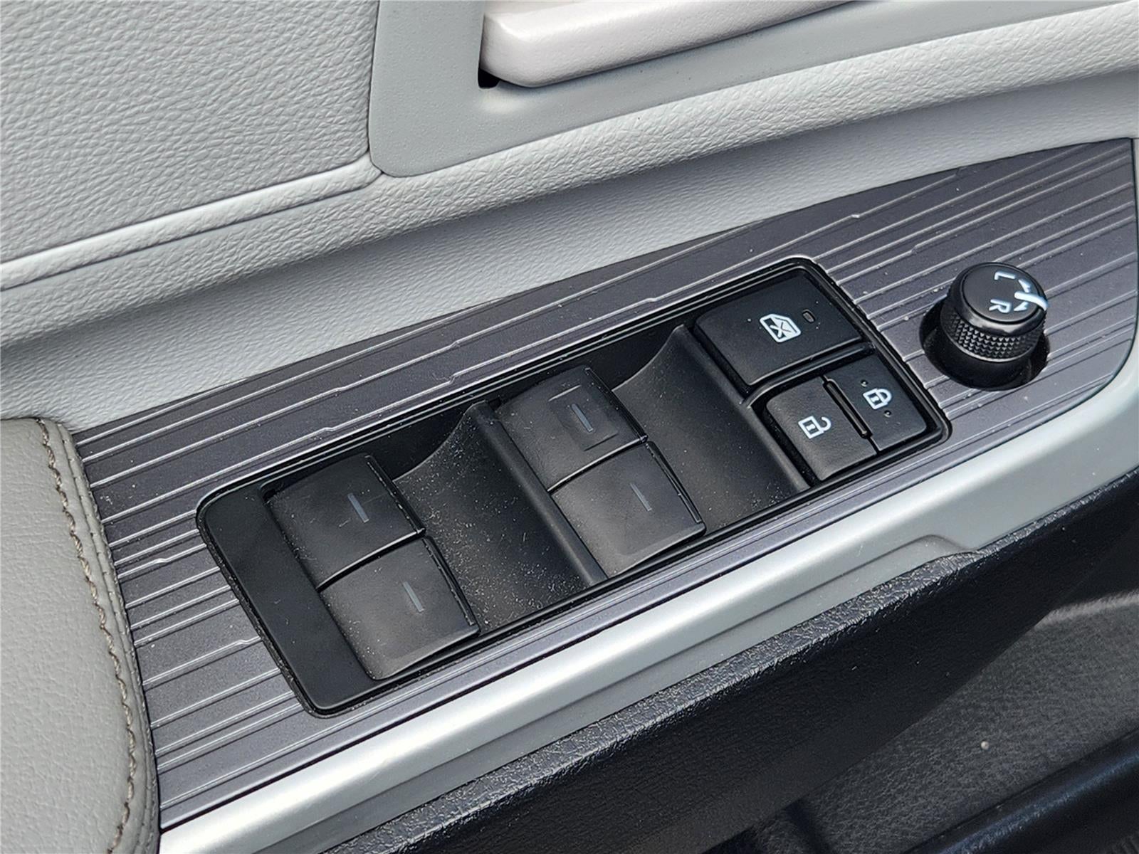 2025 Toyota Sienna LE 8 Passenger
