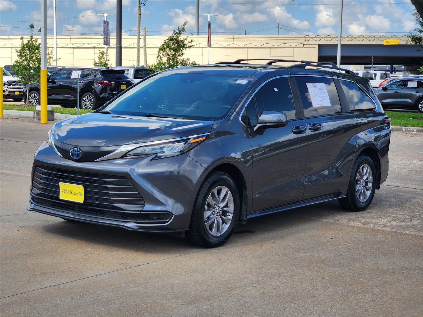 2025 Toyota Sienna LE 8 Passenger