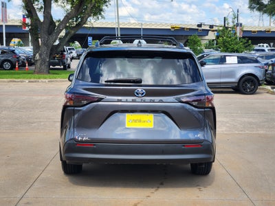 2025 Toyota Sienna LE 8 Passenger