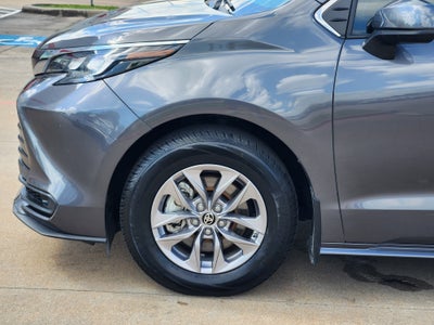 2025 Toyota Sienna LE 8 Passenger
