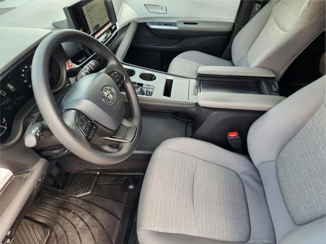 2025 Toyota Sienna LE 8 Passenger