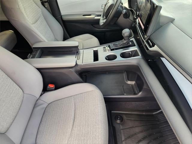 2025 Toyota Sienna LE 8 Passenger